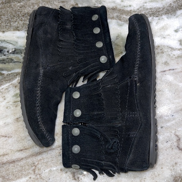 Minnetonka Double Fringe Side Zip Boot 7 - Picture 6 of 12